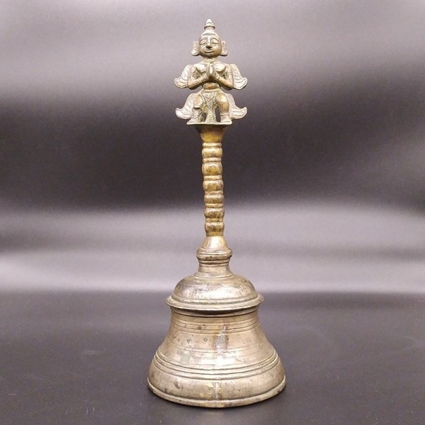 Cloche rituelle ancienne “Ghanta” –  surmontée du Garuda, symbole de protection