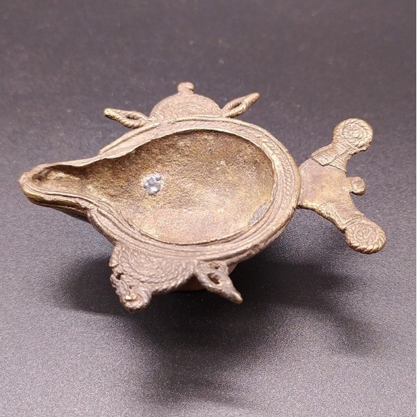 Lampe à huile en bronze de jungle – Antiquité d’Orissa (Inde)