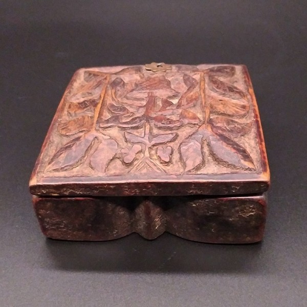 Boîte à Tikka / Kum kum Indienne Ancienne en Bois – Coffret Traditionnel Sculpté