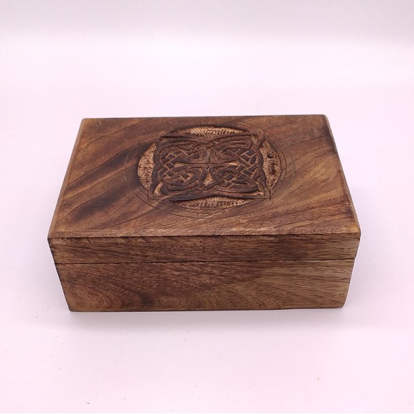 Coffret en bois de manguier gravé d’un motif celtique – Artisanat indien