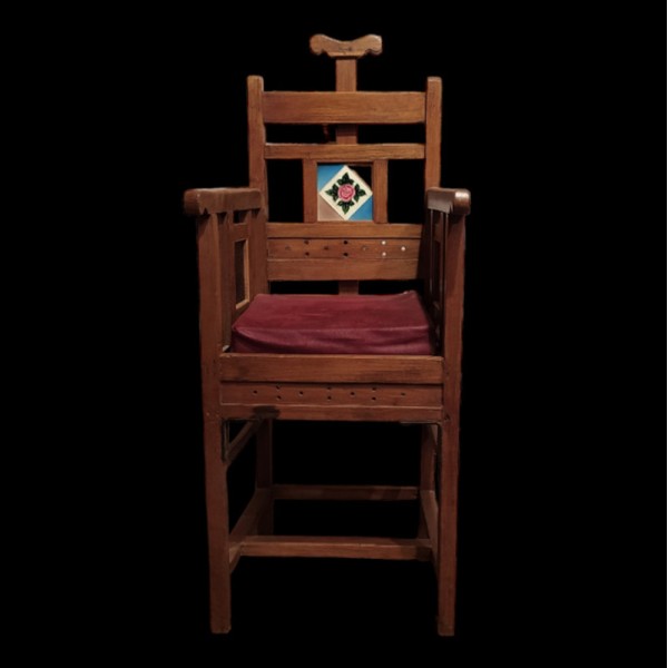 Chaise de barbier indienne ancienne – Style colonial