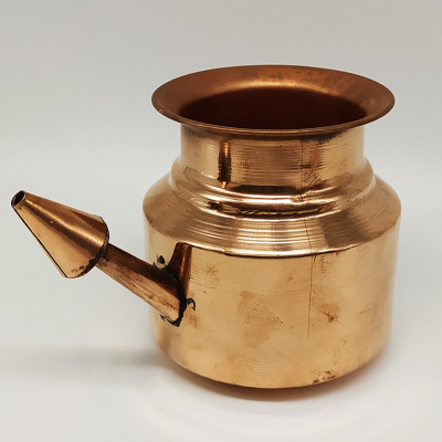 neti pot en cuivre nettoyage nasal ayurvédique artisanat indien