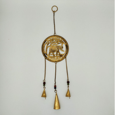 Carillon clochette en métal artisanal indien avec médaillon décoratif et clochettes suspendues