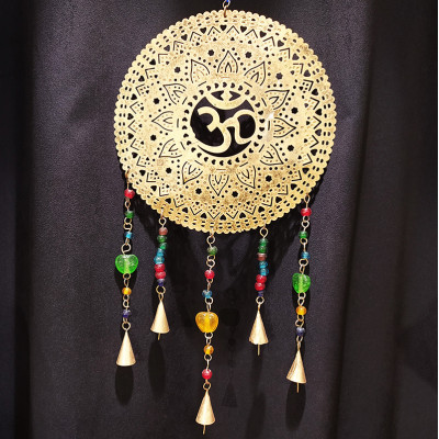 Carillon clochette mandala et om aum en métal artisanal indien avec clochettes et perles suspendues