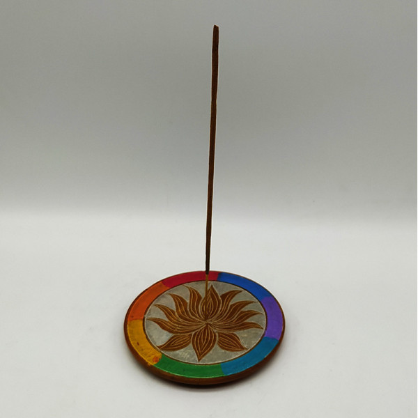 Brûleur d’encens rond en pierre gravée d'une fleur de lotus  – artisanat indien