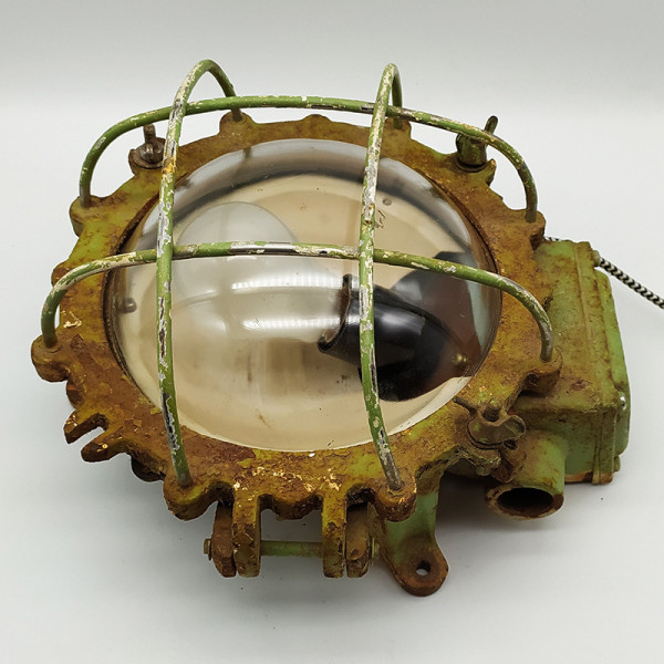 Lampe de coursive ancienne
