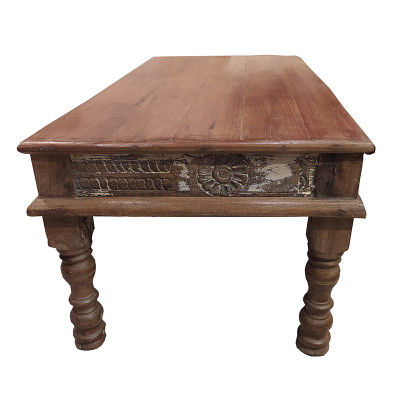 Détail frise sculptée antique table basse indienne en teck