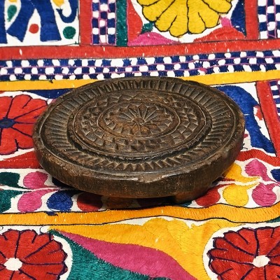 Moule à galette ancien en pierre noire sculptée – artisanat traditionnel indien