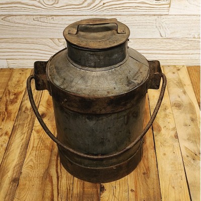 Pot à Lait Ancien en Métal – Artisanat Rural d’Inde