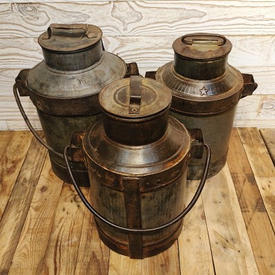 Pot à Lait Ancien en Métal – Artisanat Rural d’Inde