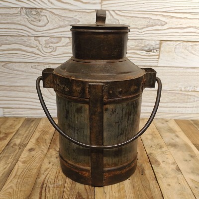 Pot à Lait Ancien en Métal – Artisanat Rural d’Inde