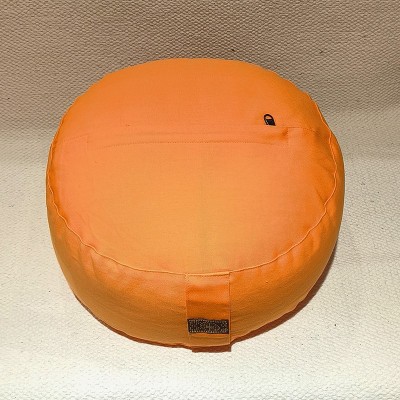 Coussin de méditation zafu en coton bio garni de cosses de sarrasin orange