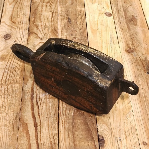 Poulie maritime ancienne en bois avec œil et roue en acier