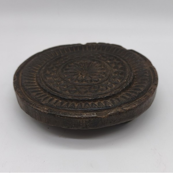 Moule à galette ancien en pierre noire – Artisanat traditionnel de l’Inde
