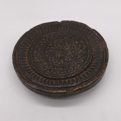 Moule à galette ancien en pierre noire sculptée – artisanat traditionnel indien