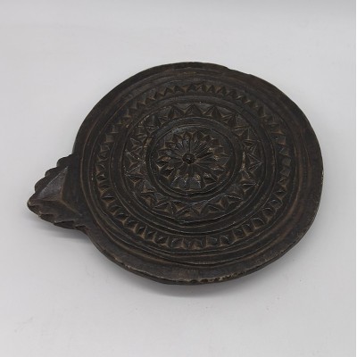Moule à galette ancien en pierre noire sculptée – artisanat traditionnel indien