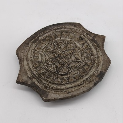 Moule à galette ancien en pierre noire sculptée – artisanat traditionnel indien