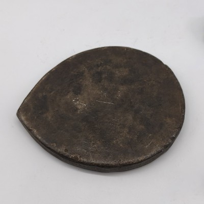 Moule à galette ancien en pierre noire sculptée – artisanat traditionnel indien