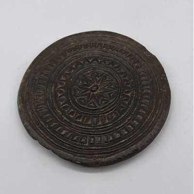 Moule à galette ancien en pierre noire sculptée – artisanat traditionnel indien