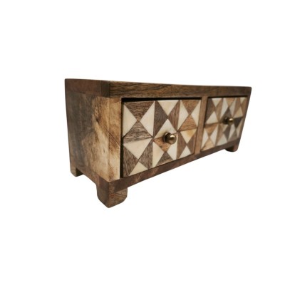 Marqueterie de corne aux motifs géométriques sur mini commode indienne