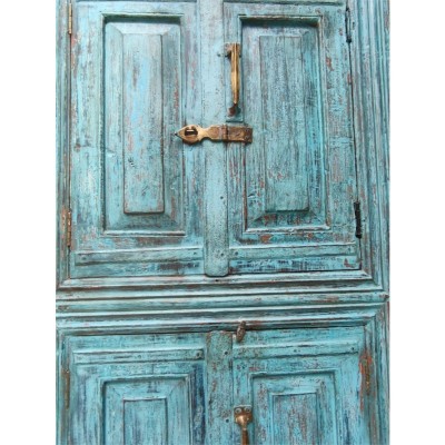 Détail des portes anciennes en teck d'une armoire indienne turquoise
