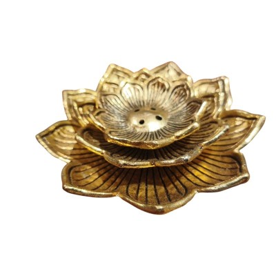 Détail du brûleur à encens lotus en métal doré