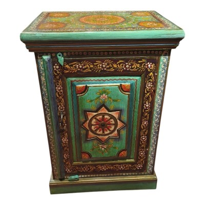 Chevet indien en bois peint à la main avec motifs floraux et médaillon sculpté