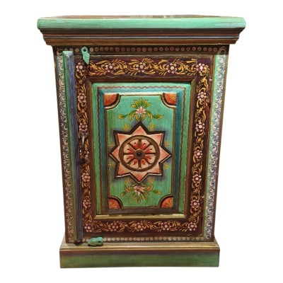 Chevet indien en bois peint à la main avec motifs floraux et médaillon sculpté